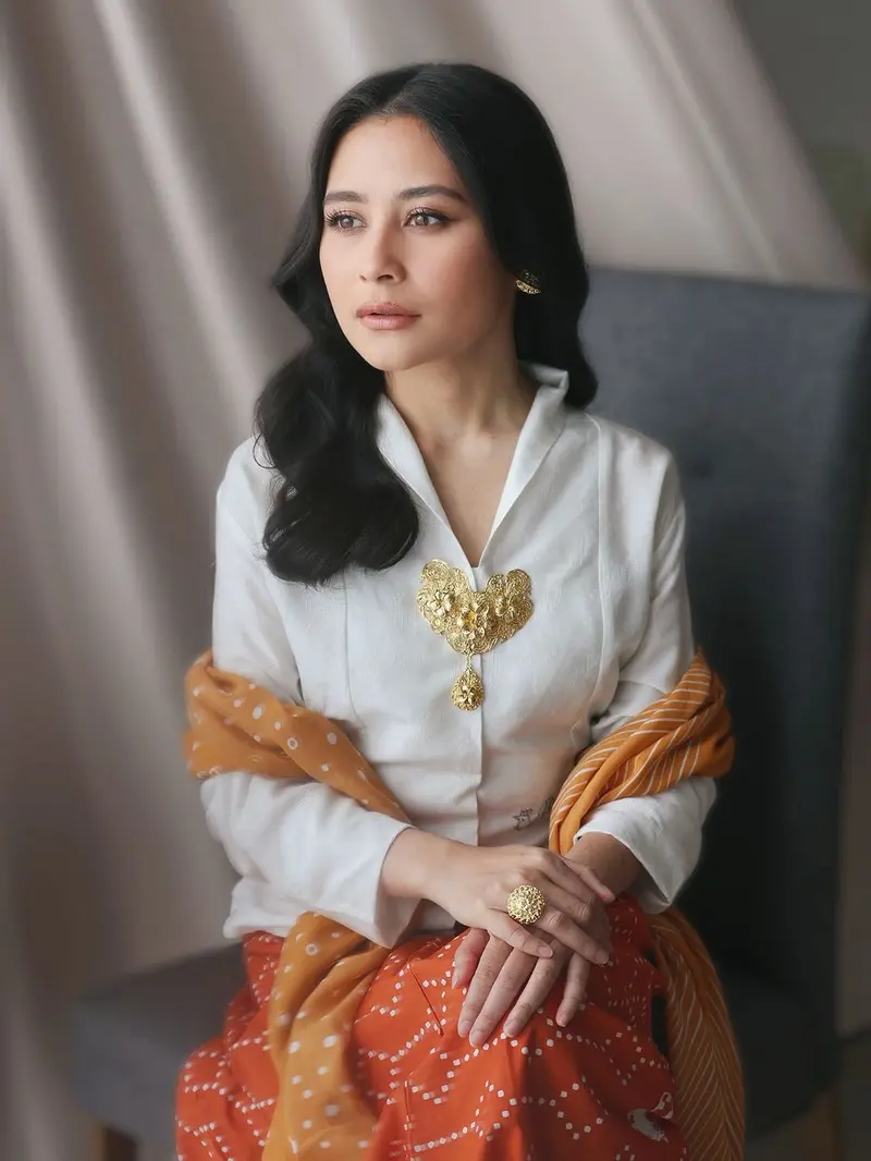 6 Gaya Artis Pakai Kebaya Putih saat Rayakan HUT ke-79 RI, Beby Tsabina, Tissa Biani, hingga Prilly Latuconsina