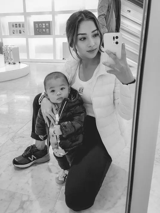 <p>Gaya parenting Nikita Willy memang menuai pro dan kontra. Akan tetapi, ia mengatakan jika dirinya sudah konsultasi dengan dokter. [Foto: instagram.com/nikitawillyofficial94]</p>