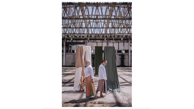 Pemotretan prewedding Janne dan Arsya terlihat rapi dengan komposisi yang pas, bayangan keduanya menambah foto semakin hidup.