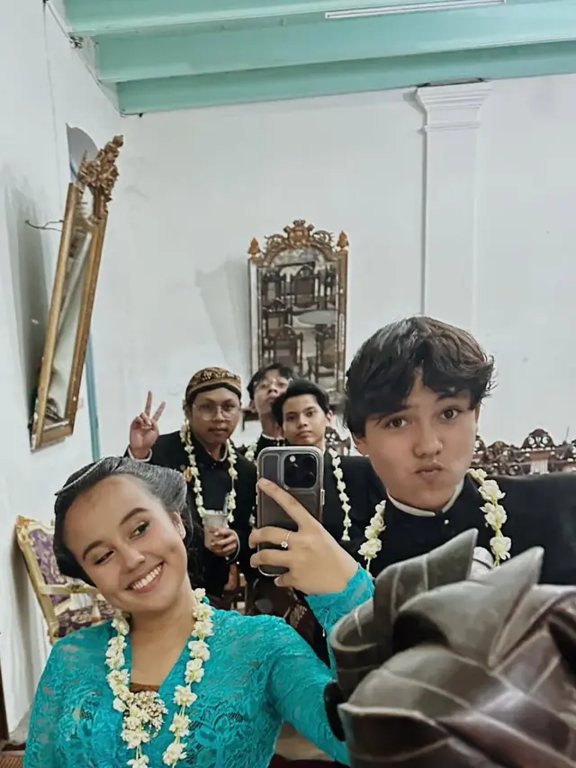 6 Pesona Shayna Lelyana Sriro Cucu Pakubuwono XIII, dari Keraton hingga Kampus Dunia