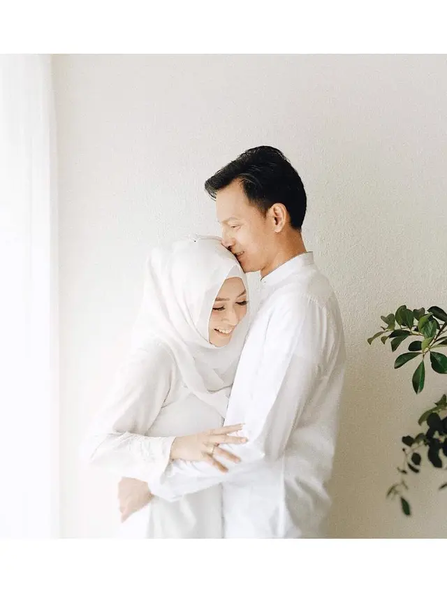 Menikah Tanpa Pacaran, Ini 6 Momen Manis Fedi Nuril dan Istri