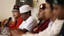 Chrisman Damanik (Ketua PP GMNI) menyampaikan lima resolusi 2017 di Jakarta, Kamis (19/1). Dalam tuntutannya mereka mendesak pemerintah untuk membubarkan Ormas yang bertentangan dengan Pancasila. (Liputan6.com/Faizal Fanani)