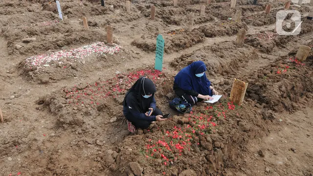 Pemakaman Jenazah dengan Protokol Covid-19 di TPU Rorotan Sentuh Angka Ratusan