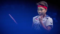 Ekspresi pebulutangkis ganda putri Indonesia, Apriyani Rahayu saat melawan ganda putri Korea Selatan dalam pertandingan semifinal di Kejuaraan Dunia 2023 yang berlangsung di Royal Arena, Copenhagen, Denmark, Sabtu (26/08/2023). (AFP/Ritzau Scanpix/Mads Claus Rasmussen)
