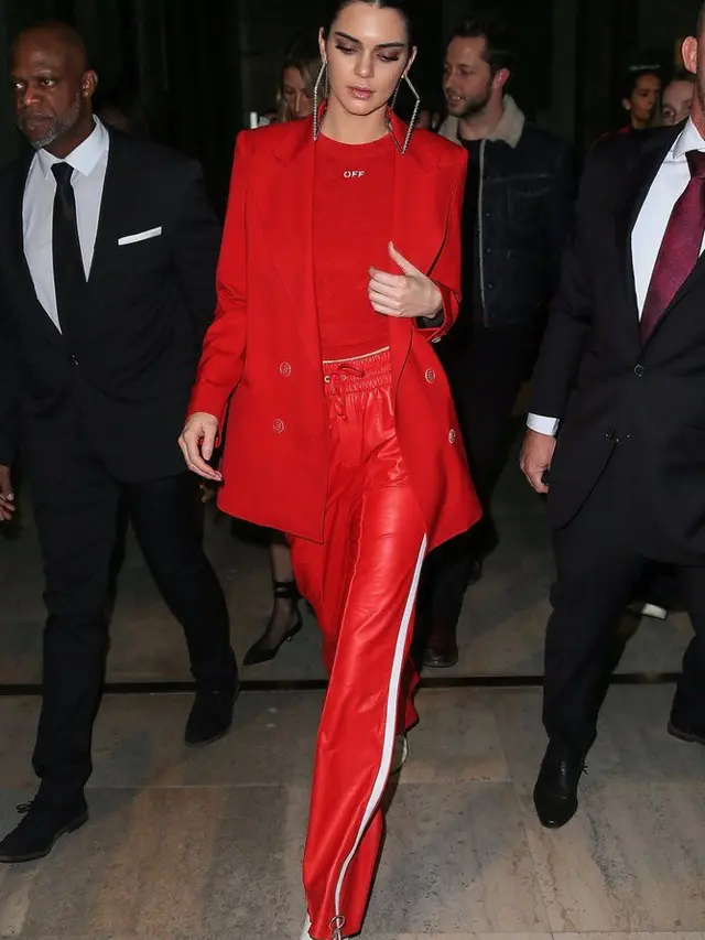 [Bintang] Best Friend Goals! Tips Padu-padan Gaya Athleisure Gigi Hadid-Kendall Jenner yang Super Attractive