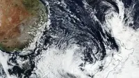 Penampakan Topan Cook menuju Selandia Baru. (NASA)