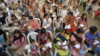 Ratusan Ibu di Kolombia Menyusui Massal