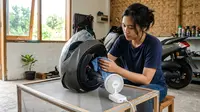 7 Cara Mengeringkan Helm Basah Tanpa Membuat Busanya Bau, Jangan Langsung Simpan Setelah Kehujanan