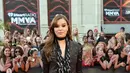 Walaupun Hailee Steinfeld mengaku dirinya tak dekat dengan Taylor Swift, bukan berarti hubungan keduanya merenggang. Hailee mengaku kepribadian Taylor adalah menganggumkan. (AFP/Bintang.com)