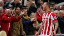 Pemain Stoke City, Marko Arnautovic, merayakan golnya ke gawang Chlesea pada lanjutan Liga Premier Inggris di Stadion Britannia, Stoke, Minggu (8/11/2015) dini hari WIB. (Action Images via Reuters/Ed Sykes)