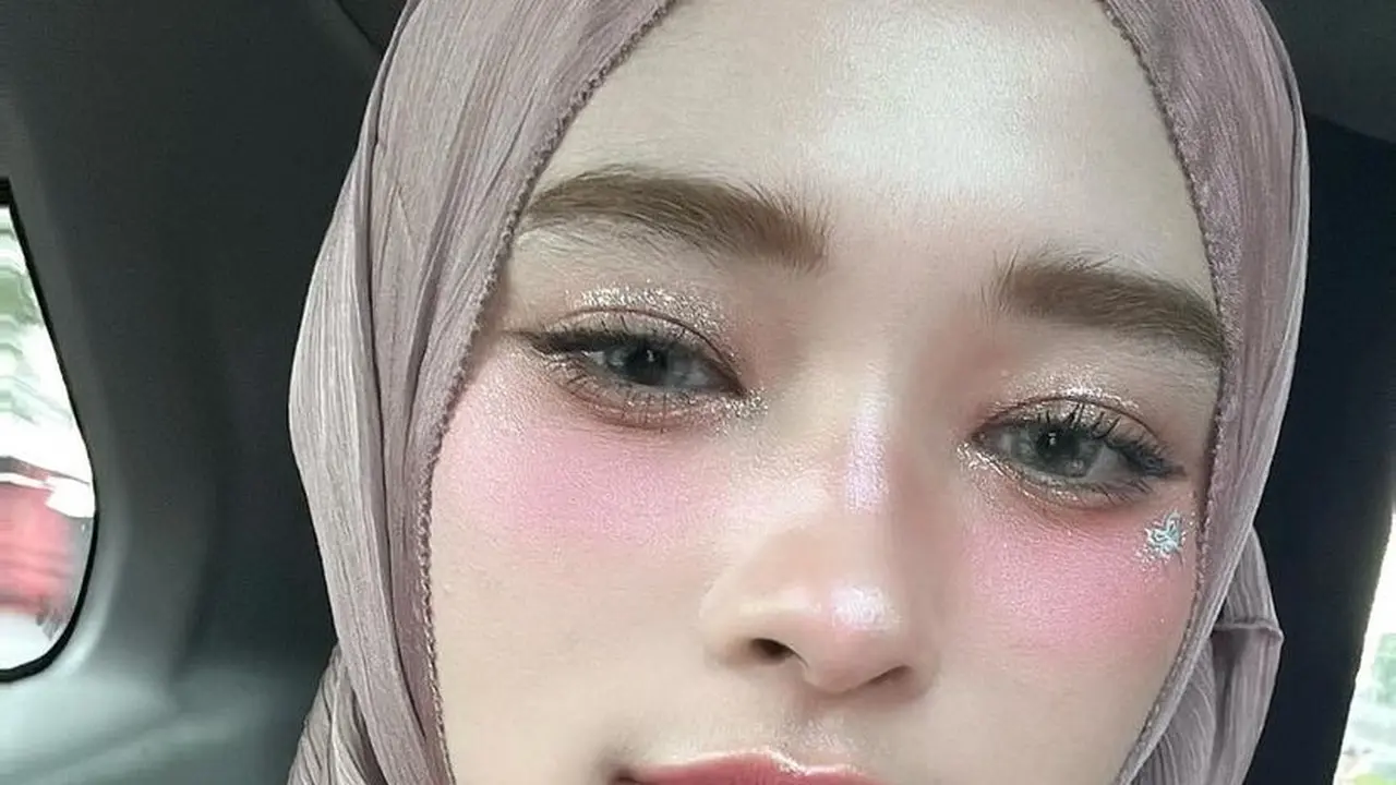 Gaya Inara Rusli di Golden Disk Award