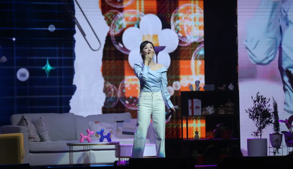 Kim Ji Won di acara fanmeeting bertajuk "Be My One" di JIEXPO Theater, Jakarta, Sabtu (31/8/2024). [Foto: Adrian Putra/Fimela]