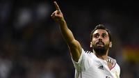 10. Alvaro Arbeloa, usainya yang sudah mencapai 33 tahun sepertinya menjadi alasan utama Zinedine Zidane ingin membuangnya. (AFP/Javier Soriano)
