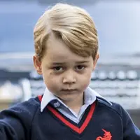 Wajah mungil pangeran George selalu menarik perhatian publik, begitu juga dengan tingkahnya yang menggemaskan. Anak laki-laki berusia empat tahun itu kini sudah mulai bersekolah di Thomas's Battersea, London, Inggris. (AFP/Richard Pohle)