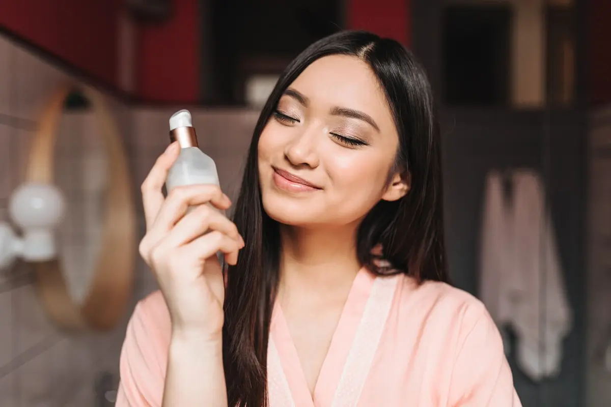 Intip 7 Tips Tetap Segar dan Wangi Seharian Meski Banyak Aktivitas di Luar Ruangan - Cover