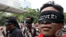 Aksi Relawan Salam 2 Jari mendukung KPK untuk mengusut rekening gendut Komjen Pol. Budi Gunawan, Jakarta, Kamis (15/1/2015). (Liputan6.com/Miftahul Hayat)