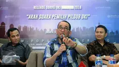 Tiga tim sukses Cagub DKI Jakarta 2017-2022, Arwani Thomafi, Ruhut Sitompul, dan Ali Mardani Sera (kiri ke kanan) saat menanggapi hasil survei di Jakarta, Kamis (6/10). Survei membahas Arah Suara Pemilih Pilgub DKI. (Liputan6.com/Helmi Fithriansyah)