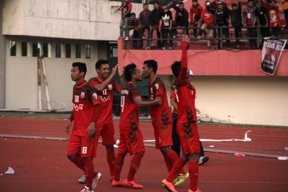 Persis Solo