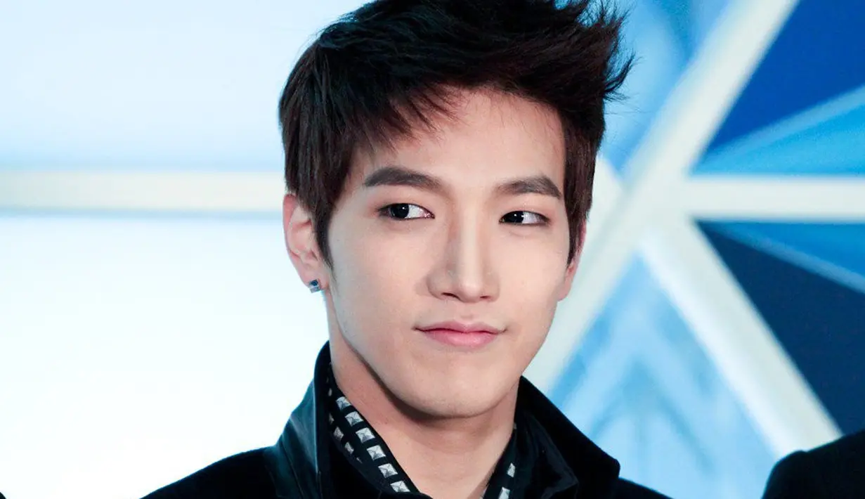 "Ini Minjun. Pertama-tama, aku minta maaf karena aku menulis pesan untuk kalian karena kejadian seperti ini. Keputusanku saat itu benar-benar tak dewasa," ujarnya. (Foto: allkpop.com)