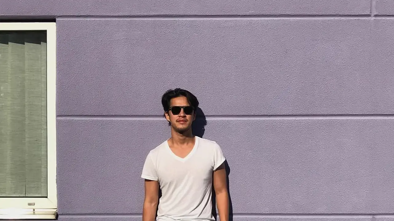 Gaya Kasual Morgan Oey, Simpel dan Keren