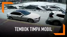 Belasan mobil yang parkir di pinggir jalan alami kerusakan karena tertimpa tembok roboh. Tidak ada korban jiwa dalam insiden ini.