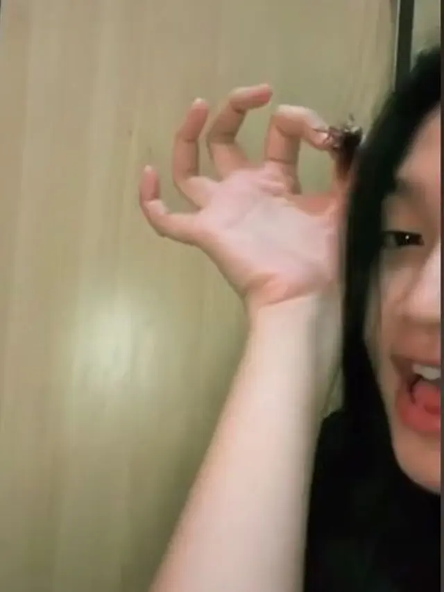 Artis TikTok Ini Akui Gemas dengan Kecoa, Bikin Netizen Merinding