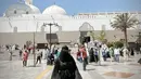 "Masya Allah TabarakAllah..Masjid Quba adalah masjid pertama yang dibangun oleh Rasulullah saw. pada tahun 1 Hijriyah atau 622 Masehi..," tulis Aurel sebegai keterangan foto. [Instagram/aurelie.hermansyah]