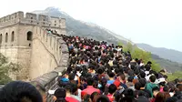 Tembok Besar China di Tiongkok menjadi tujuan wisata utama saat musim libur panjang.