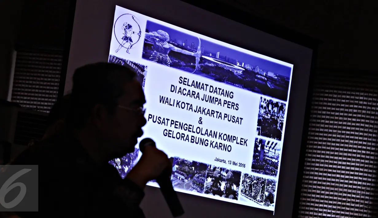 Wali Kota Jakpus, Mangara Pardede memberikan keterangan di Jakarta, Jumat (13/5). Relokasi pedagang tanaman hias di trotoar GBK harus dilakukan untuk memberikan kesan tertib dan rapih jelang Sea Games 2018 mendatang. (Liputan6.com/Immanuel Antonius)