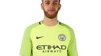 Kiper Muda Manchester City Angus Gunn. (mancity.com)
