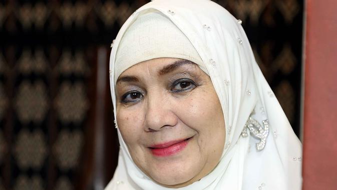 Tinggalkan Film, Eva Arnas Tobat Jadi Bintang Film Panas - News