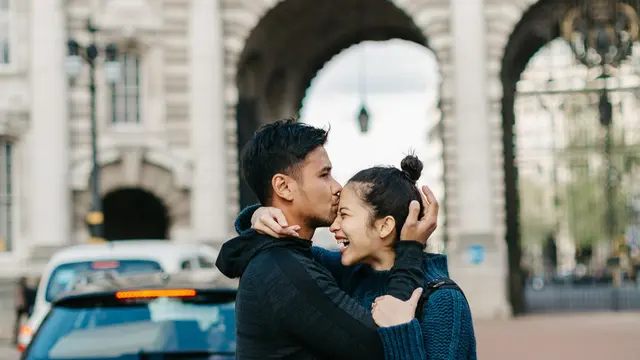 Potret Romantis Putri Marino Temani Chicco Jerikho Maraton di London