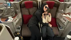 Melalui akun Instagram pribadinya, Vicky Alaydrus diketahui tengah berada di Tanah Suci untuk menjalani ibadah umrah. Sang putri juga terlihat ikut menemani dirinya. (Liputan6.com/IG/@vickyalaydrus)