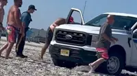 US Teen Hit by Truck while Sunbathing on Beach