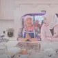 Nenek Gala Sky, Dewi Zuhriati, saat ini menjadi YouTuber kuliner (Dok. YouTube/Mama Fuji/Komarudin)