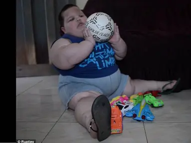 Misael, bocah asal Brasil ini memiliki bobot 70 kg di usianya yang tiga tahun. (Dailymail)