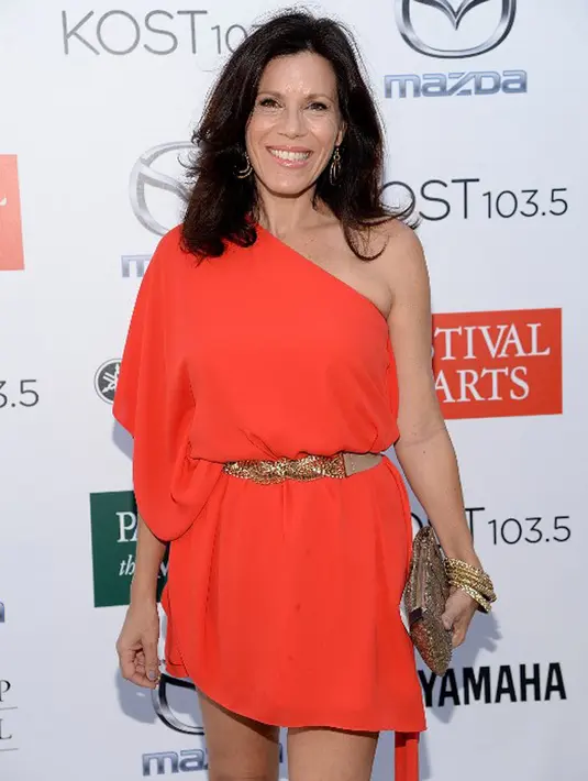 “Kami berbincang soal usia, karena belum lama dia (Carrie) baru saja menginjak usia 60 tahun,” ucap Jolie. “Kami pun bicara soal anak-anak, kami bicara soal ibu,” lanjut Joely Fisher. (AFP/Bintang.com)