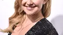 Aktris cantik Kate Hudson ketika menghadiri Operation Smile Gala 2016 di New York, Kamis (12/5). Riasan wajah yang tidak berlebihan menciptakan tampilan alami dari aktris 37 tahun itu. (Dimitrios Kambouris/GETTY IMAGES NORTH AMERICA/AFP)