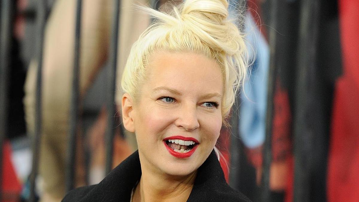Lirik Lagu Hey Boy - Sia