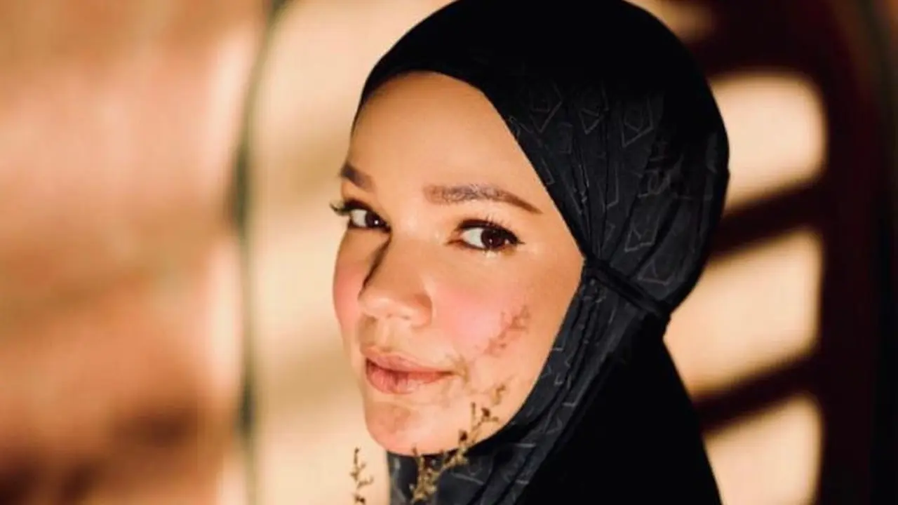 Dewi Sandra Tidak Khawatir Menua: Cantik Alami Itu Mahal!