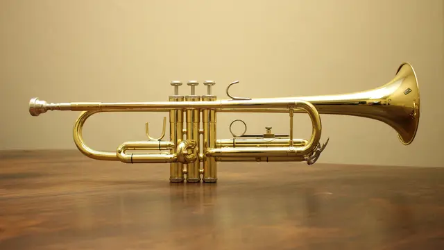 Ilustrasi alat musik, terompet