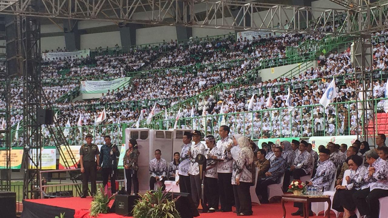 Presiden Jokowi hadiri Hari Guru Nasional dan HUT PGRI di Bekasi.