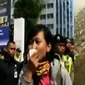 Demo mahasiswa YAI di Jalan Diponegoro mengakibatkan lalu lintas lumpuh hingga dinding 10 kilometer menjadi pembatas warga miskin dan kaya.