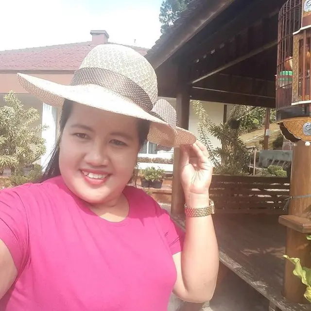 7 Potret Riri Khasmita, Mantan ART Nirina Zubir yang Kini Jadi Sorotan