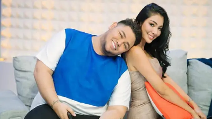 [Bintang] Ivan Gunawan dan Faye Malisorn