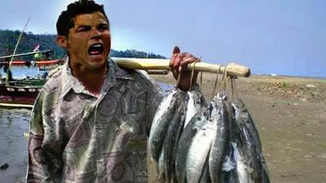 6 Editan Foto Jika Cristiano Ronaldo Jadi Pedagang di Indonesia Ini Kocak