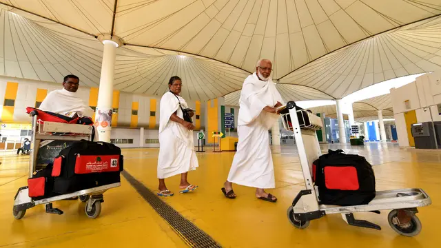 Jemaah Haji di Bandara King Abdul Aziz, Arab Saudi