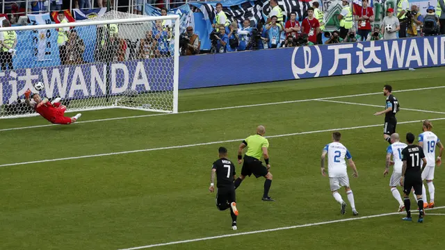 FOTO: Hannes Halldorsson, Sang Penakluk Lionel Messi dan Cristiano Ronaldo