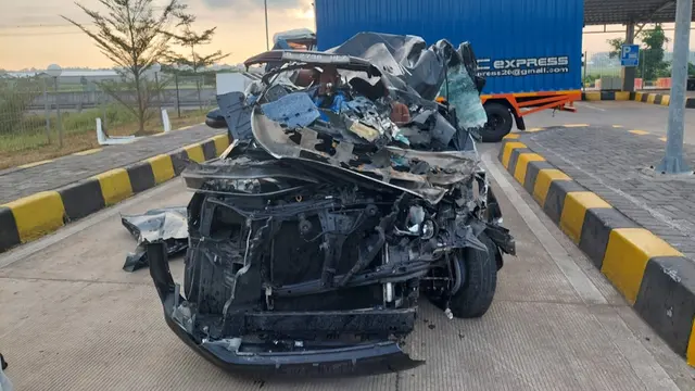 Penampakan mobil yang digunakan ayahanda Emil Dardak, Hermanto Dardak