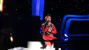 Standing ovation dari empat juri dan para penonton yang bertepuk tangan dengan penampilan sempurna Rafly. (Adrian Putra/Bintang.com)